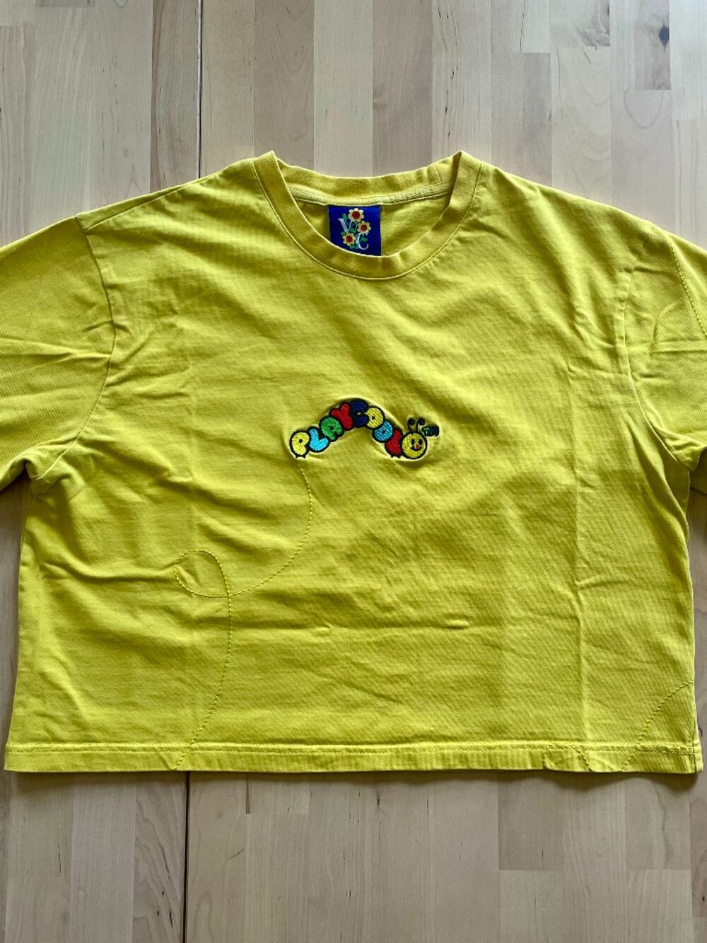Cool Shirtz Play Cool Caterpillar Cropped T-Shirt size XS Cold Ones Very Cool